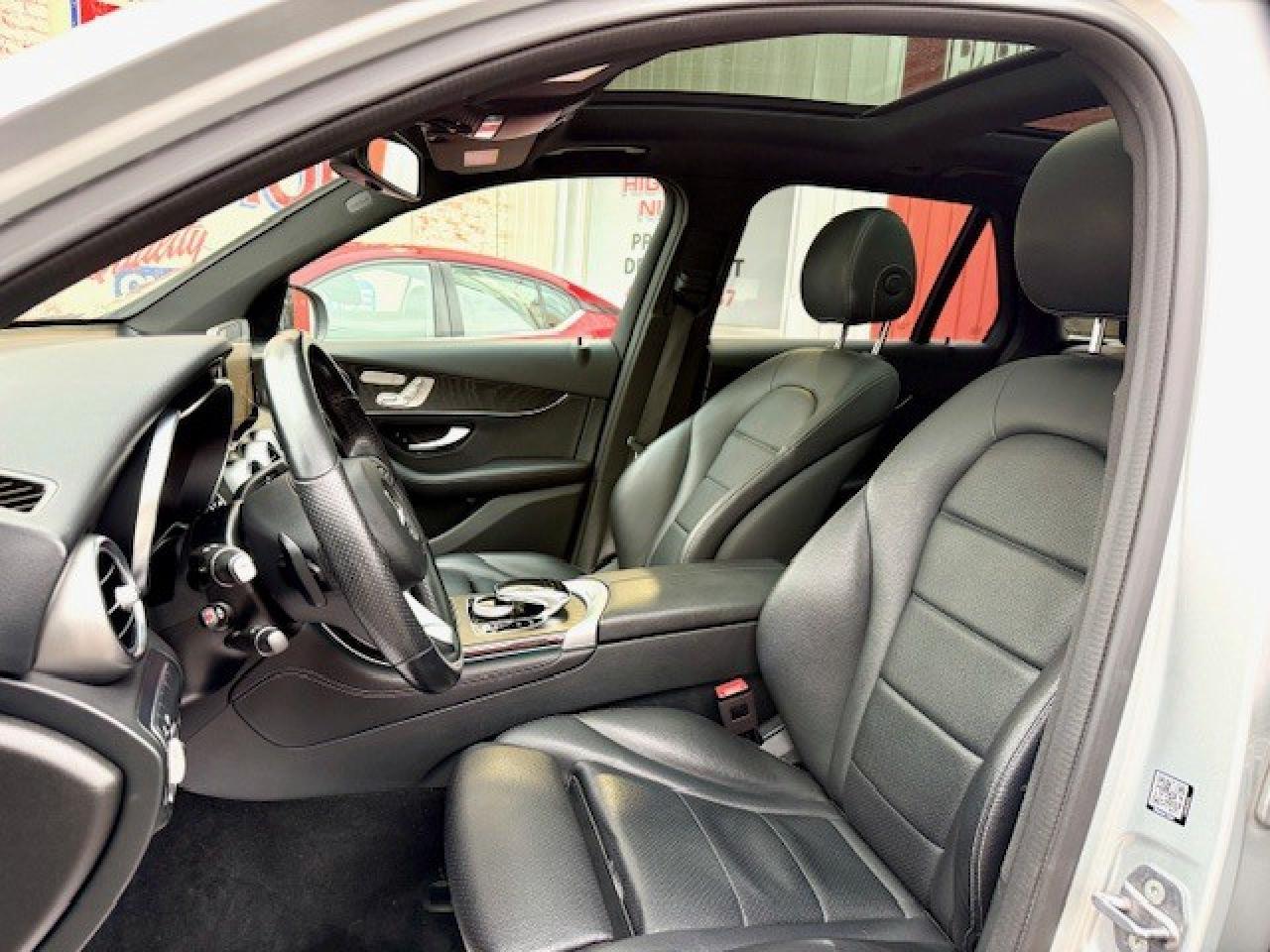 2019 Mercedes-Benz GLC300 GLC 300 4MATIC SUV Photo