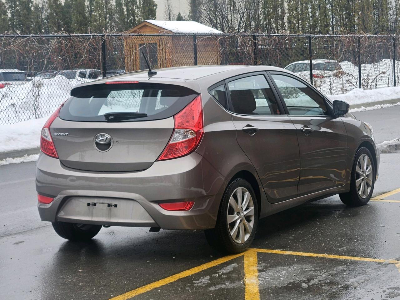 2012 Hyundai Accent 5DR HB AUTO GLS Photo3