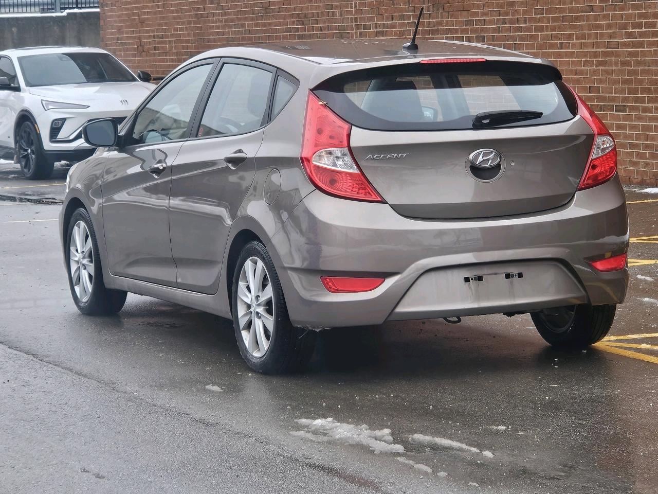 2012 Hyundai Accent 5DR HB AUTO GLS Photo