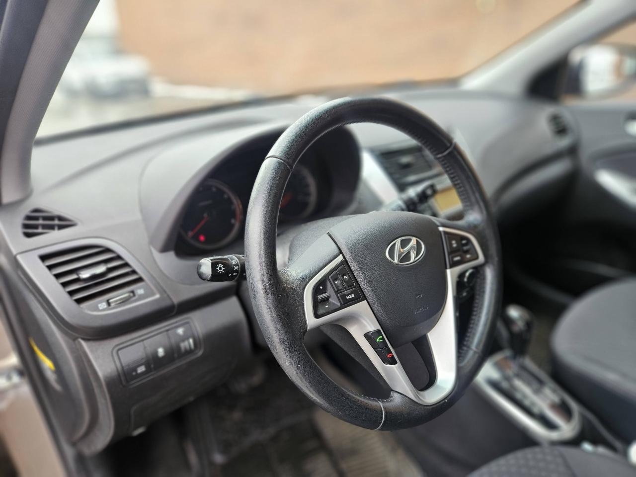 2012 Hyundai Accent 5DR HB AUTO GLS Photo