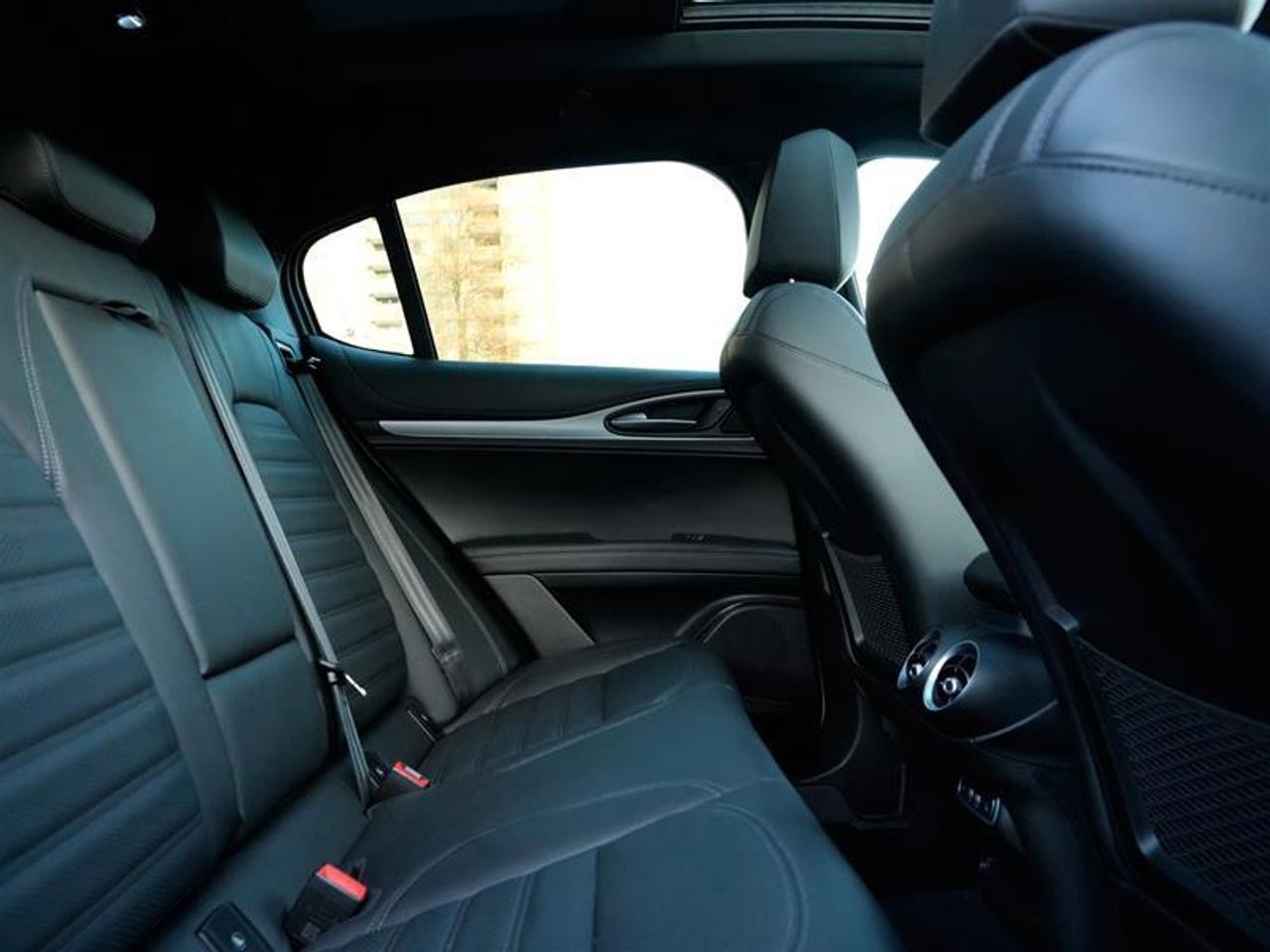 2025 Alfa Romeo Stelvio AWD Photo