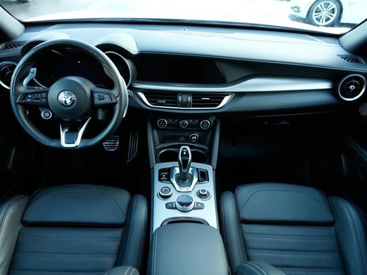 2025 Alfa Romeo Stelvio AWD Photo