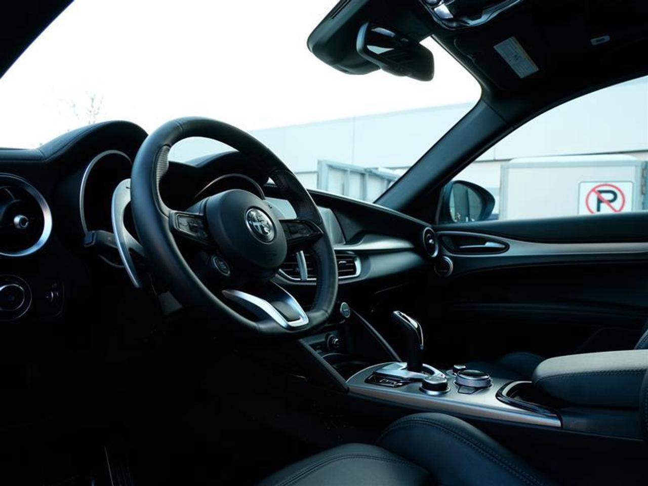 2025 Alfa Romeo Stelvio AWD Photo