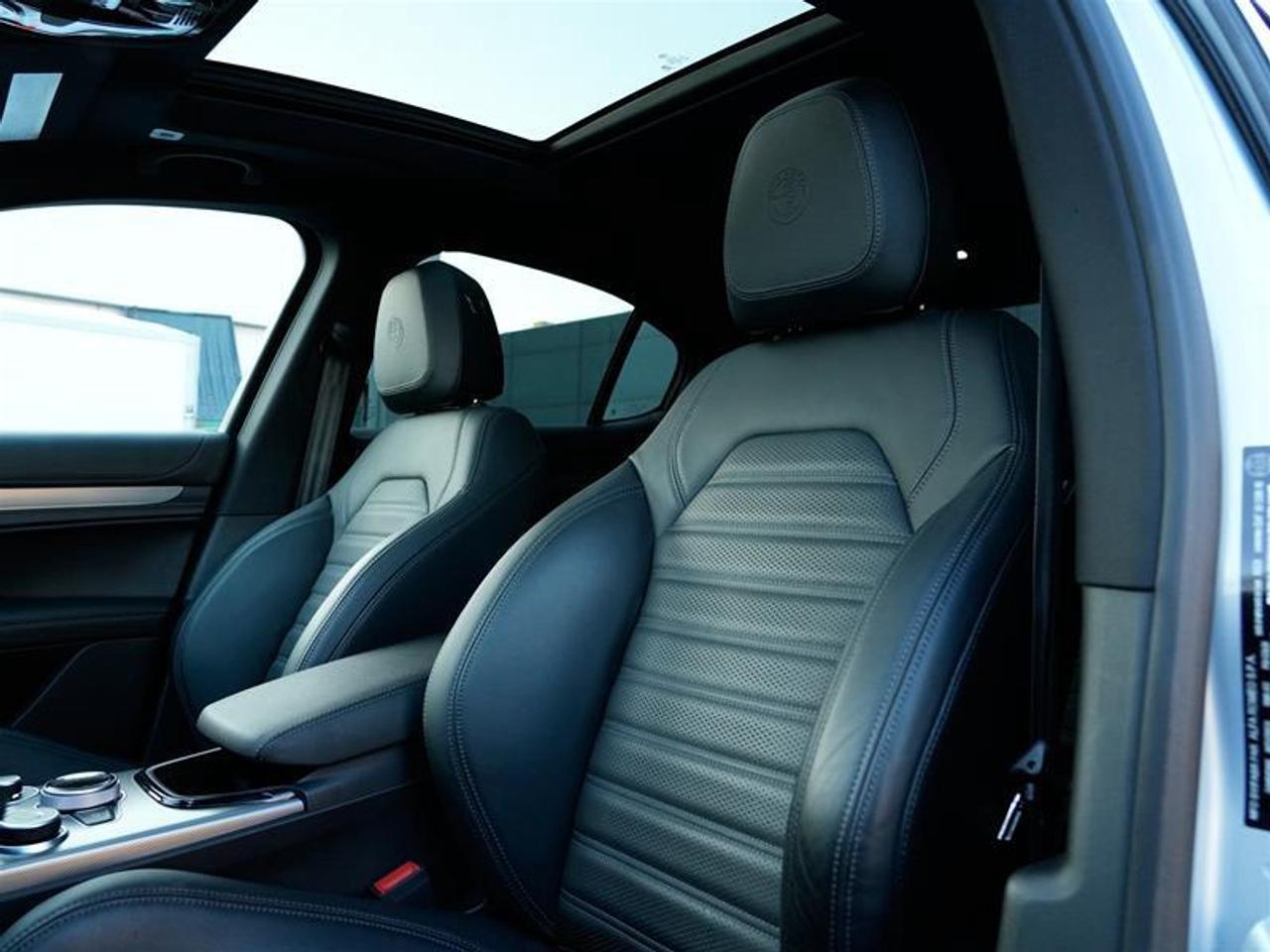 2025 Alfa Romeo Stelvio AWD Photo