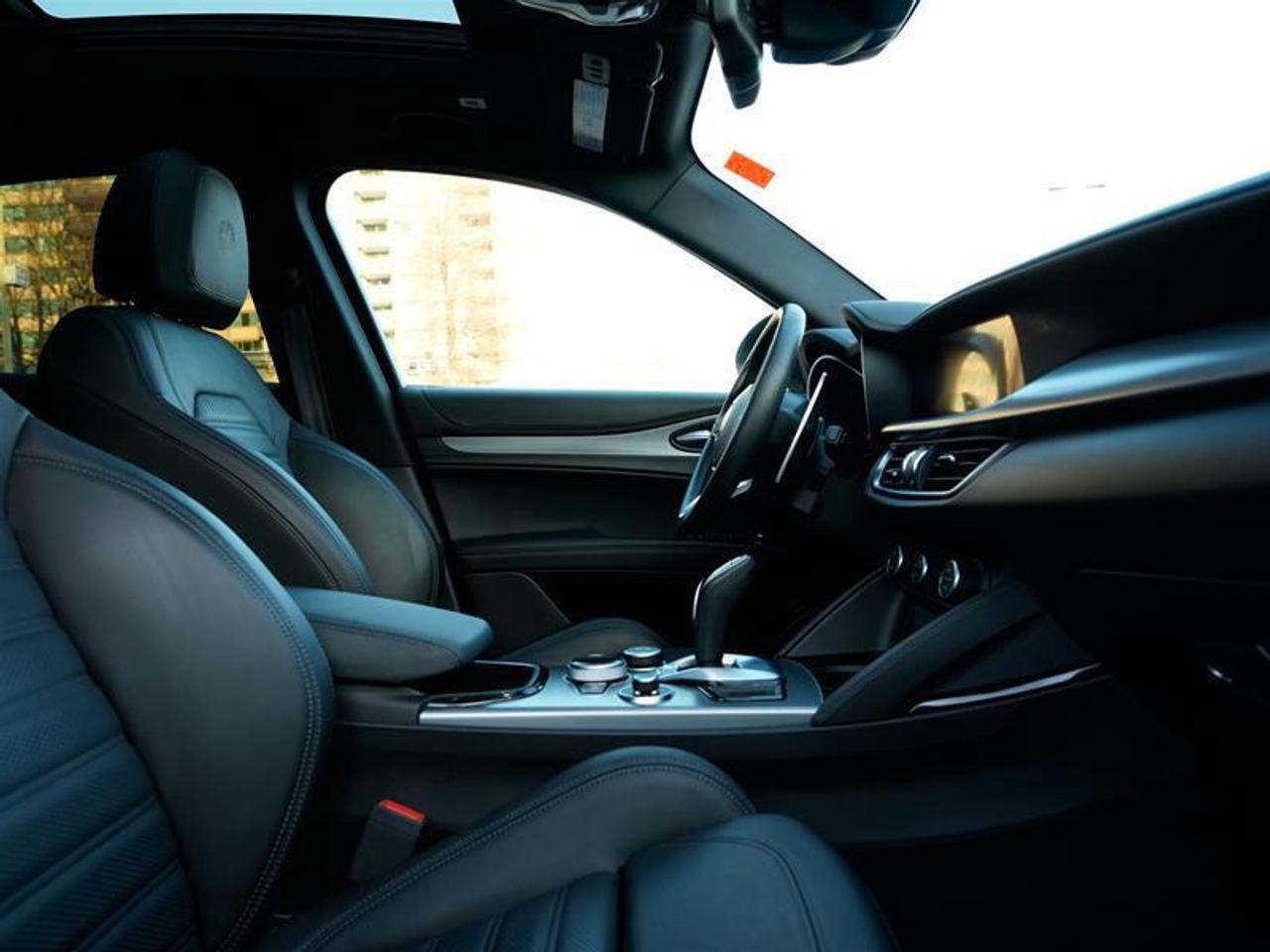 2025 Alfa Romeo Stelvio AWD Photo