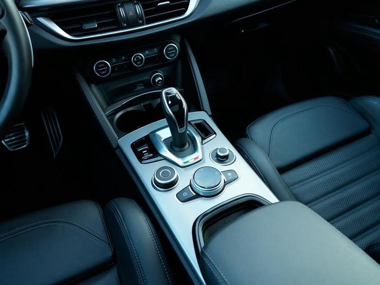 2025 Alfa Romeo Stelvio AWD Photo