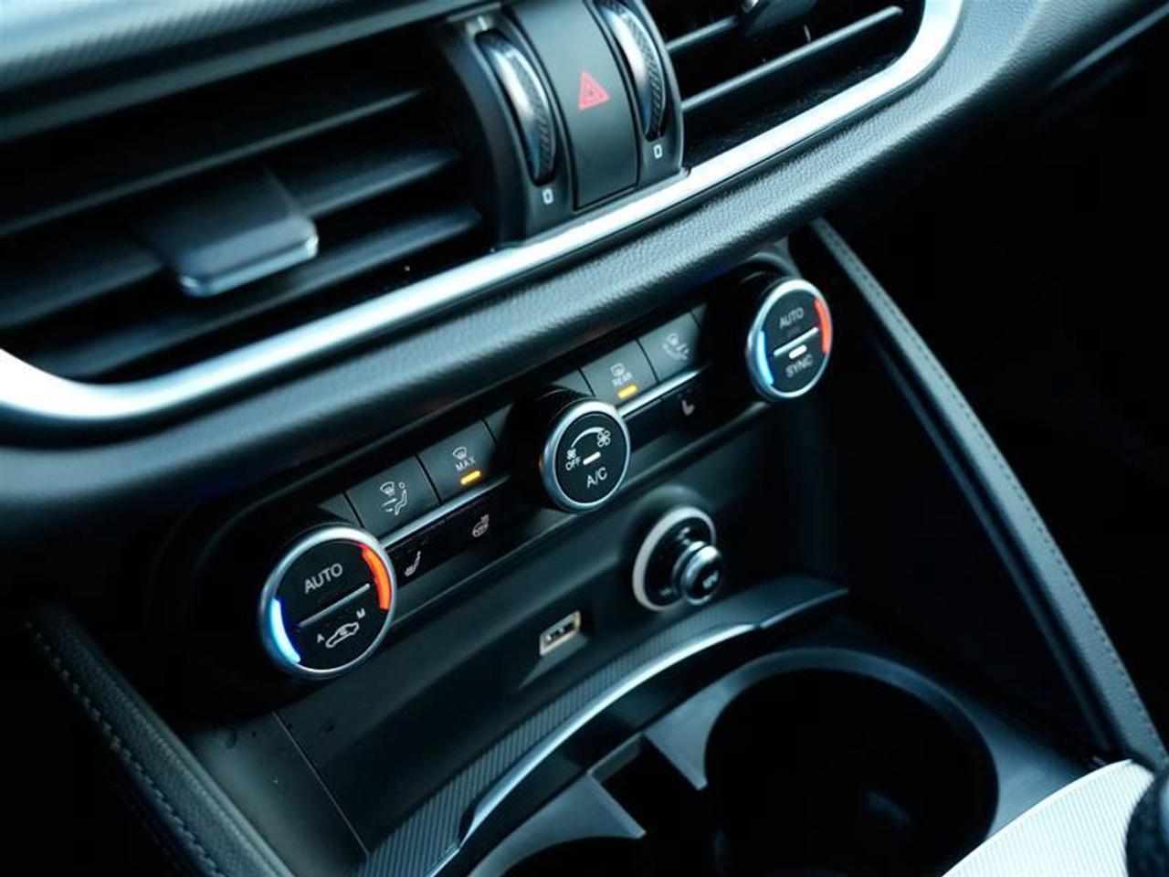 2025 Alfa Romeo Stelvio AWD Photo