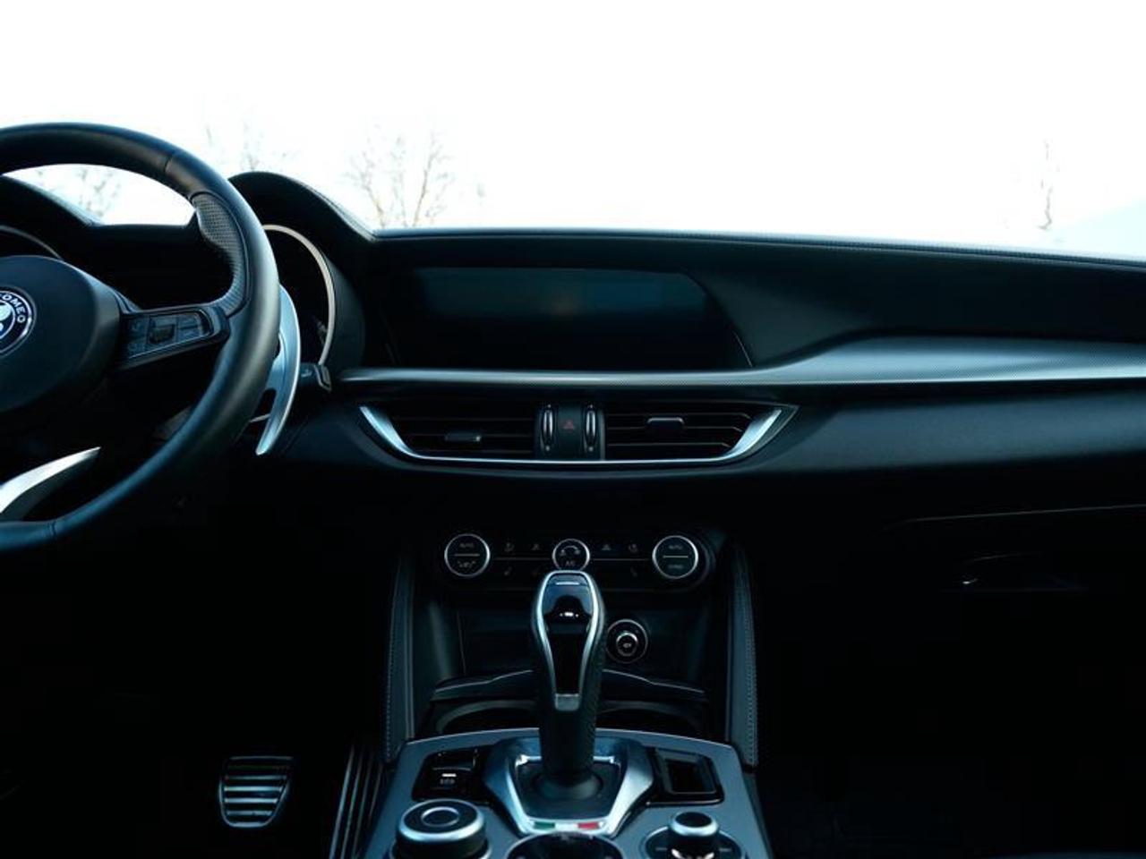 2025 Alfa Romeo Stelvio AWD Photo