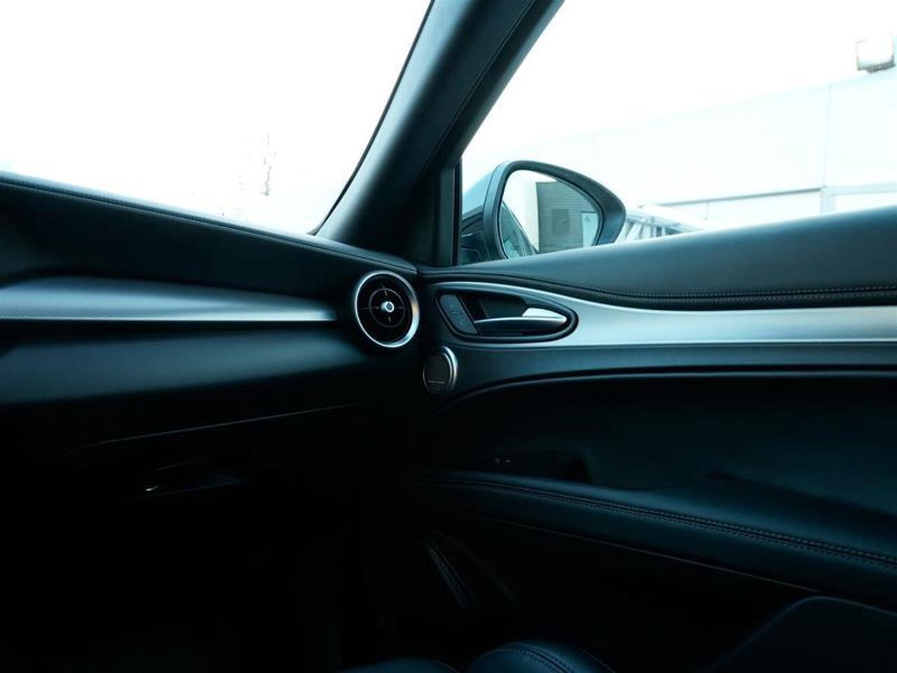 2025 Alfa Romeo Stelvio AWD Photo