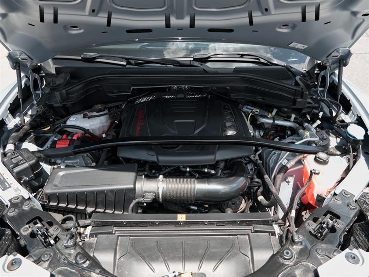 2025 Alfa Romeo Stelvio AWD Photo