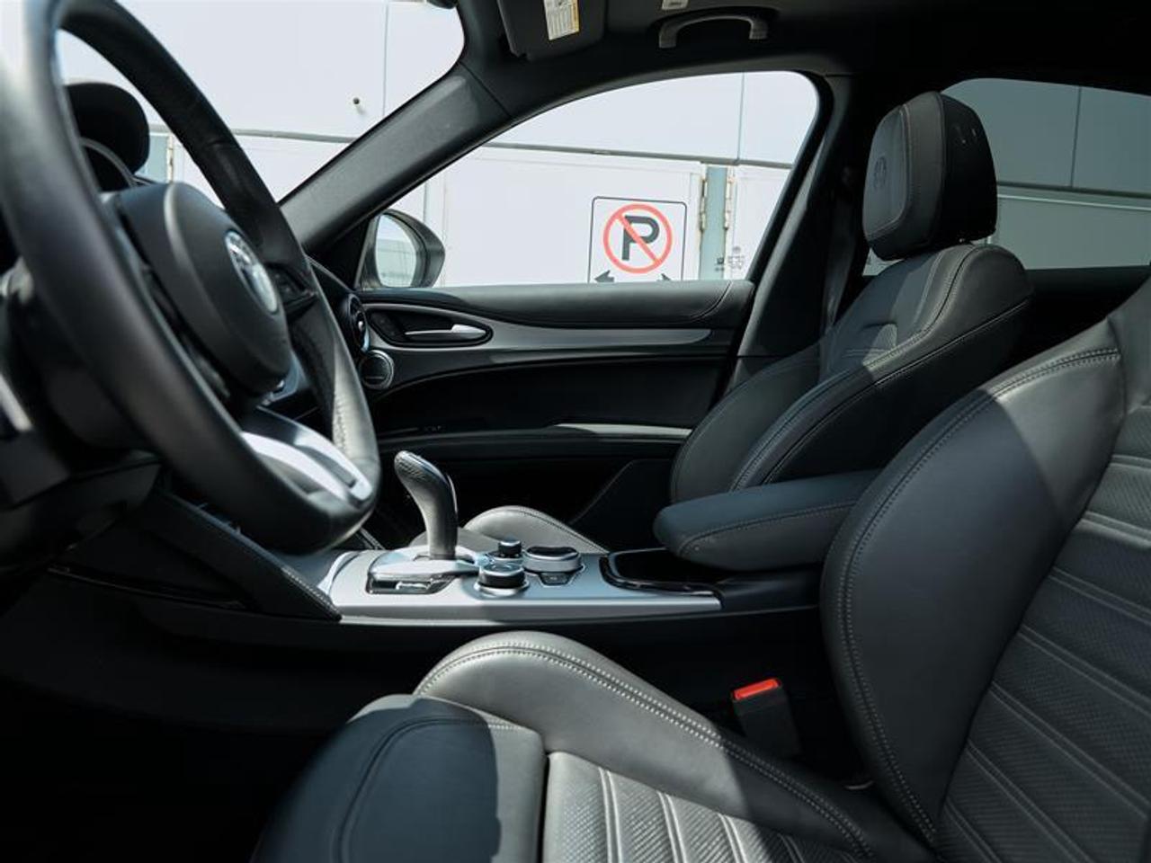2025 Alfa Romeo Stelvio AWD Photo