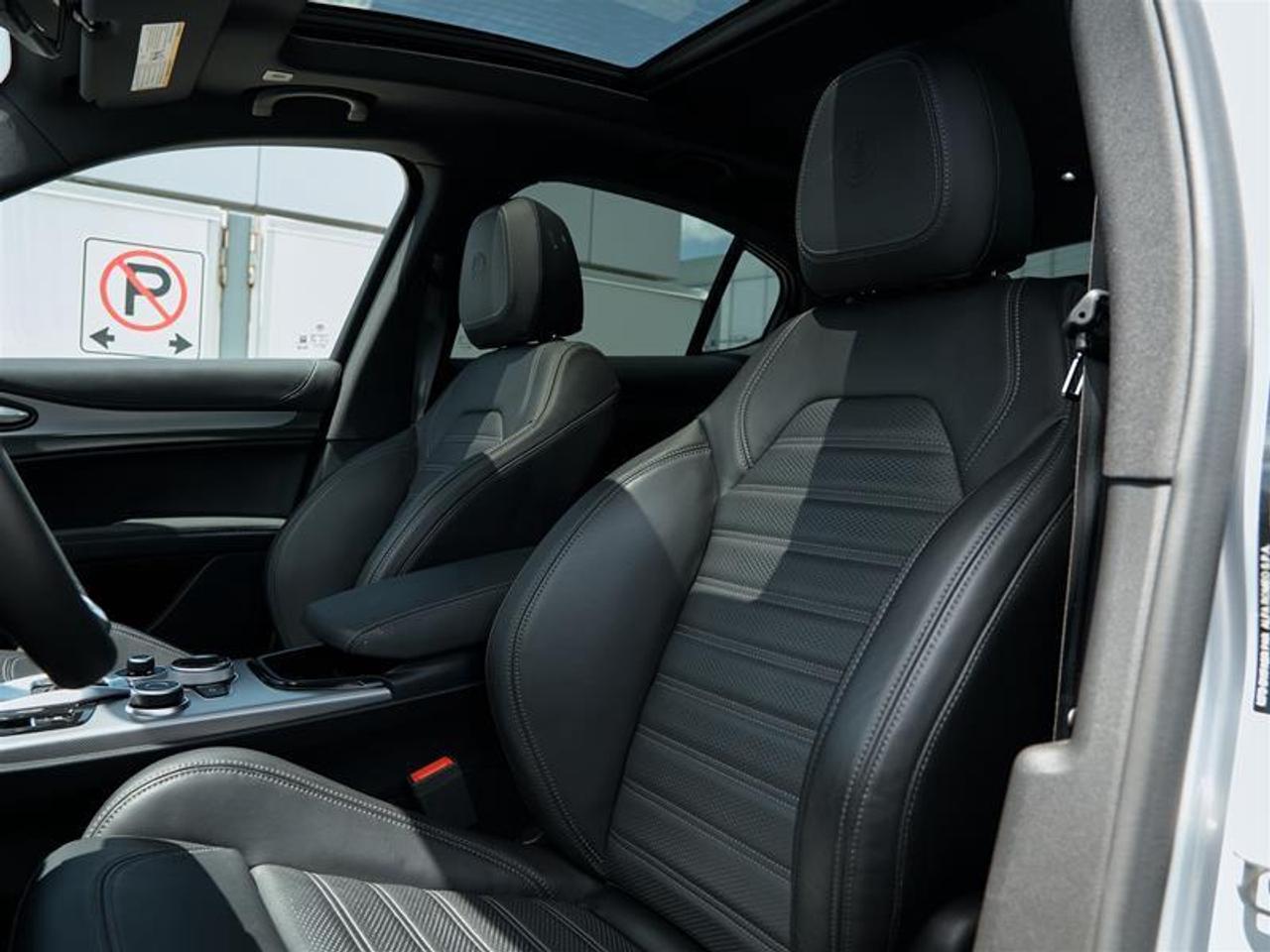 2025 Alfa Romeo Stelvio AWD Photo