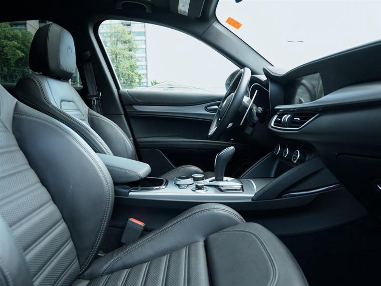 2025 Alfa Romeo Stelvio AWD Photo