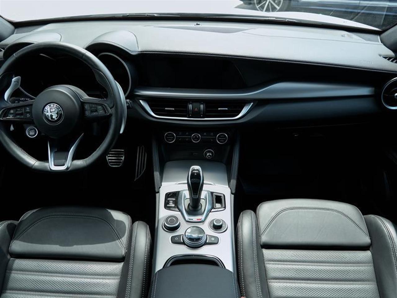 2025 Alfa Romeo Stelvio AWD Photo