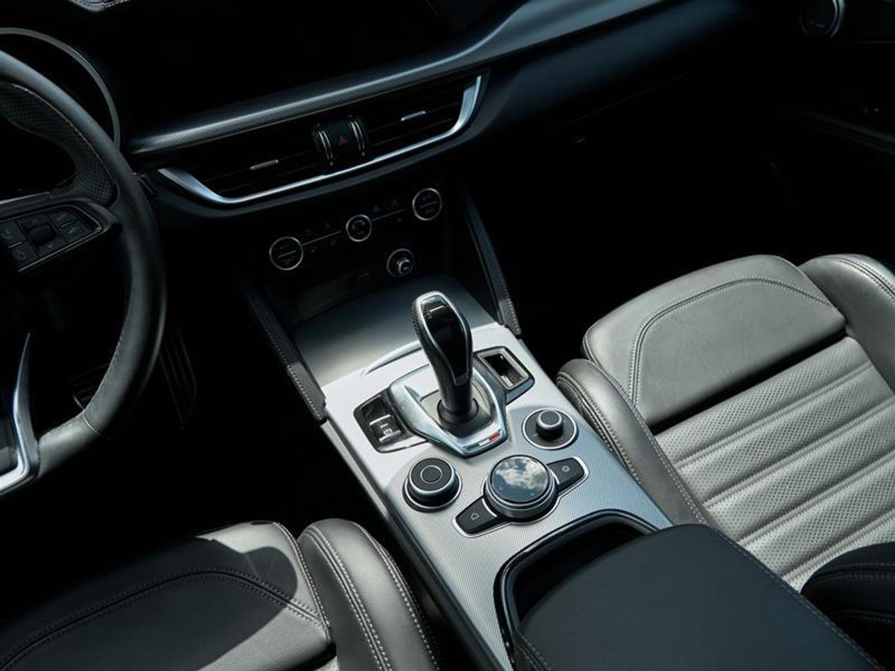 2025 Alfa Romeo Stelvio AWD Photo