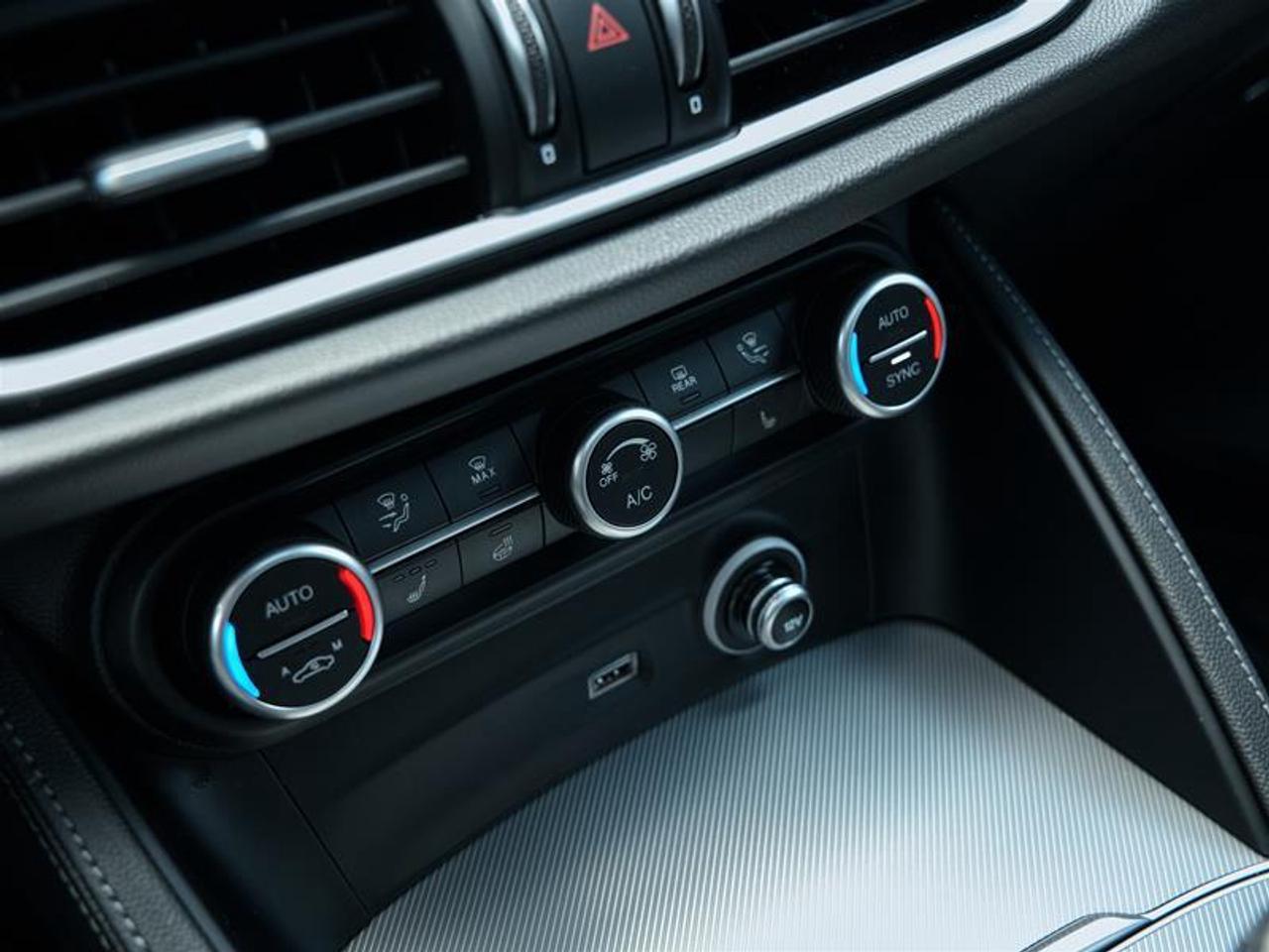 2025 Alfa Romeo Stelvio AWD Photo