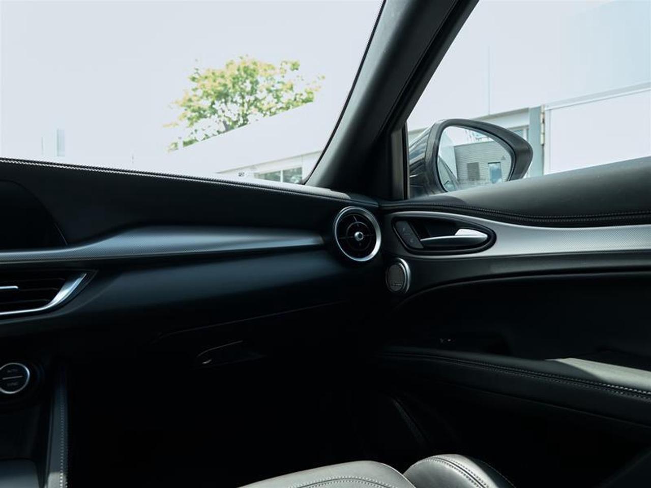 2025 Alfa Romeo Stelvio AWD Photo