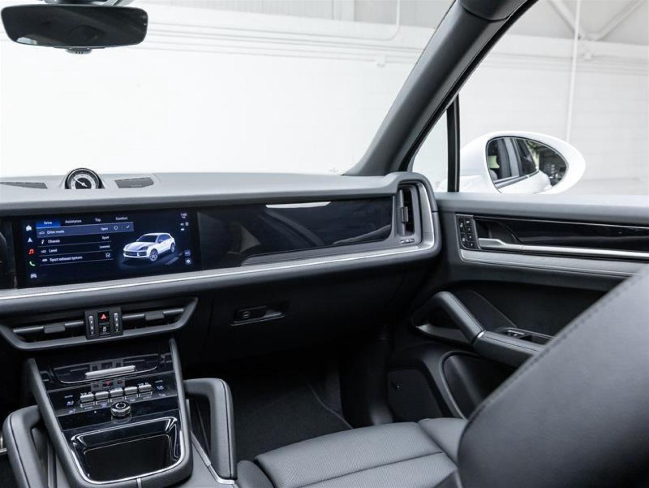 2024 Porsche Cayenne  Photo