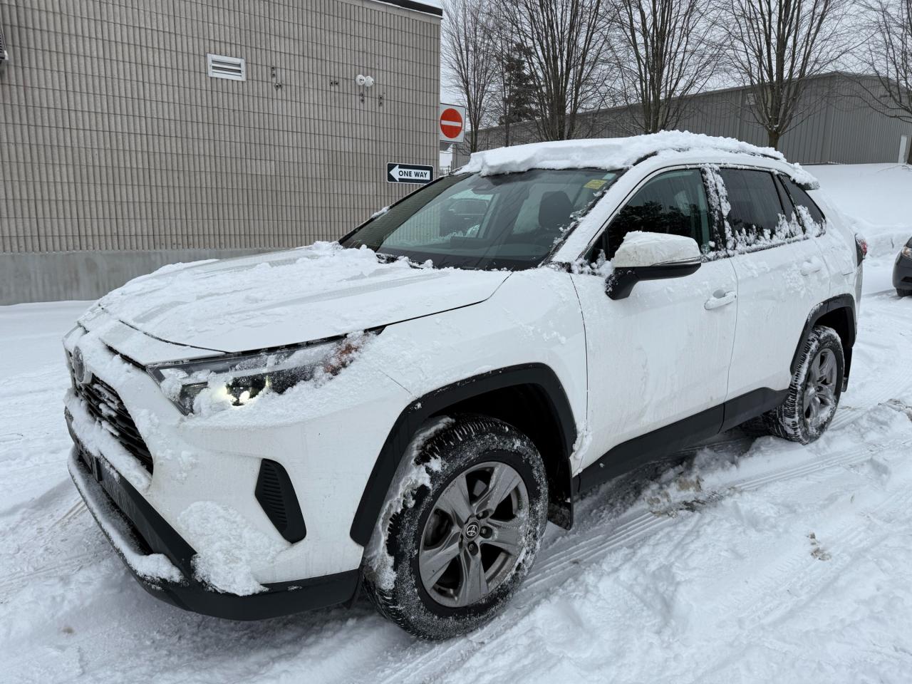 2022 Toyota RAV4 XLE 4dr All-wheel Drive Photo0