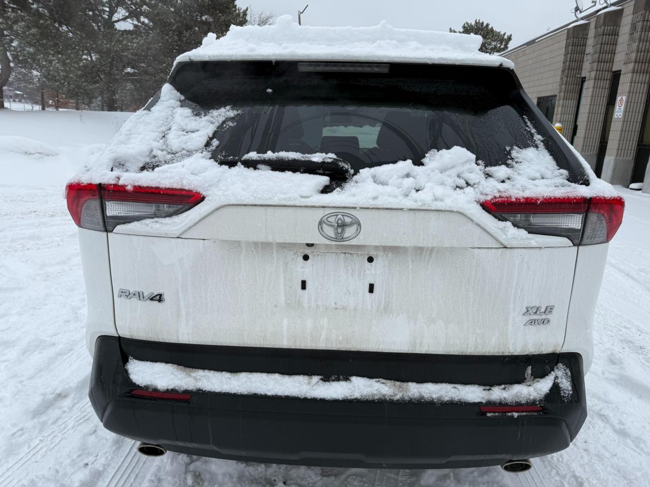 2022 Toyota RAV4 XLE 4dr All-wheel Drive Photo3