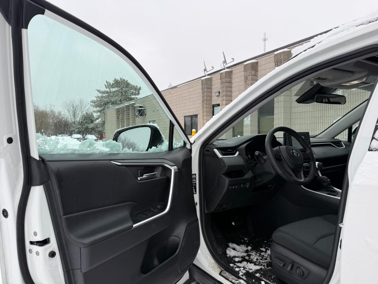 2022 Toyota RAV4 XLE 4dr All-wheel Drive Photo