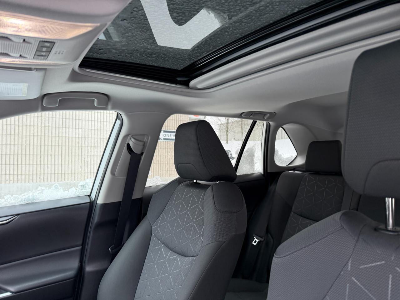 2022 Toyota RAV4 XLE 4dr All-wheel Drive Photo