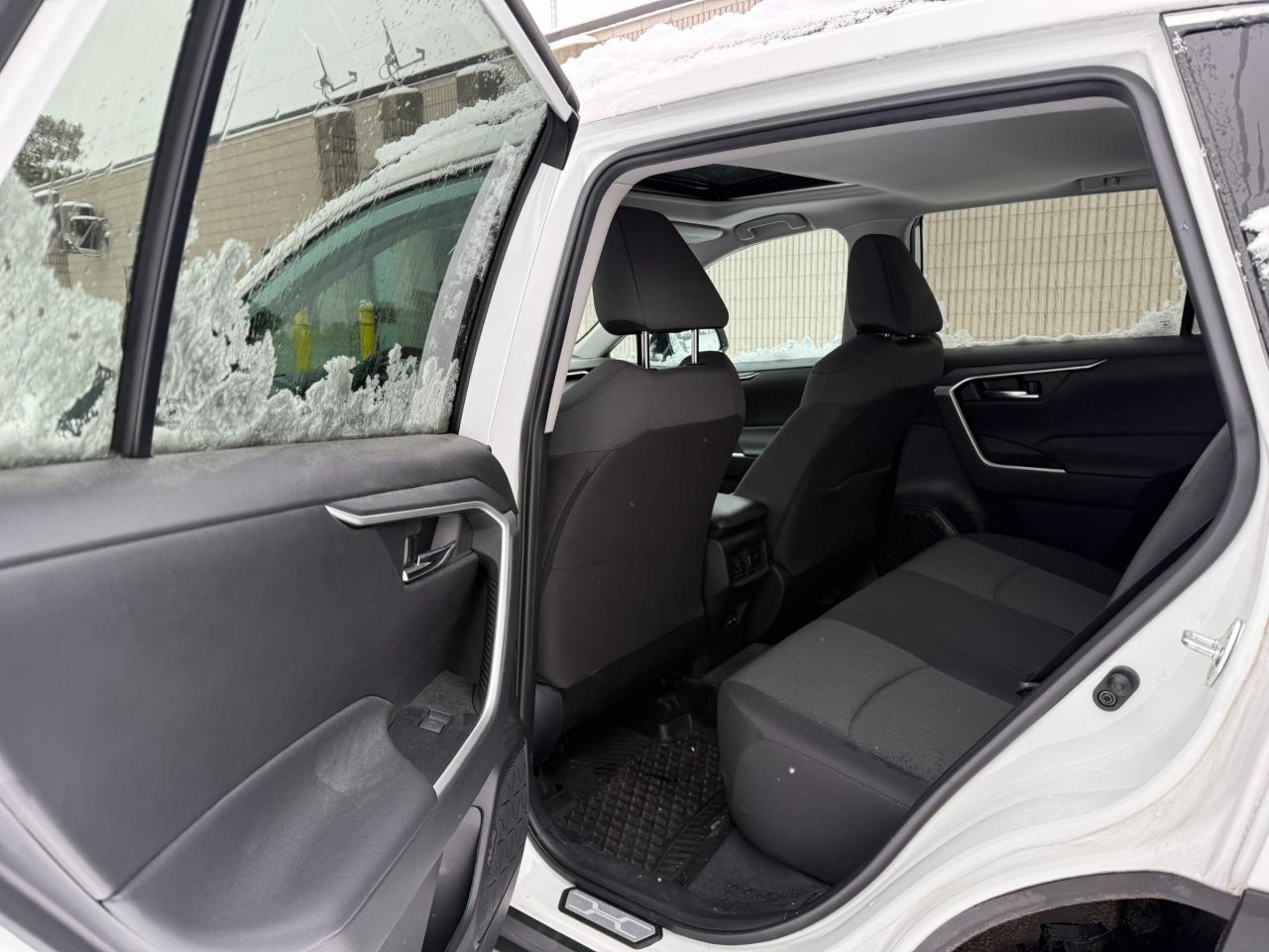 2022 Toyota RAV4 XLE 4dr All-wheel Drive Photo