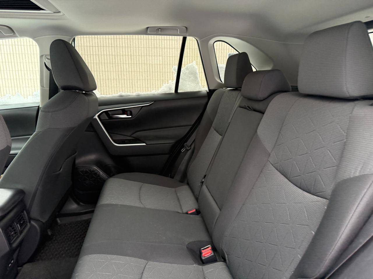 2022 Toyota RAV4 XLE 4dr All-wheel Drive Photo