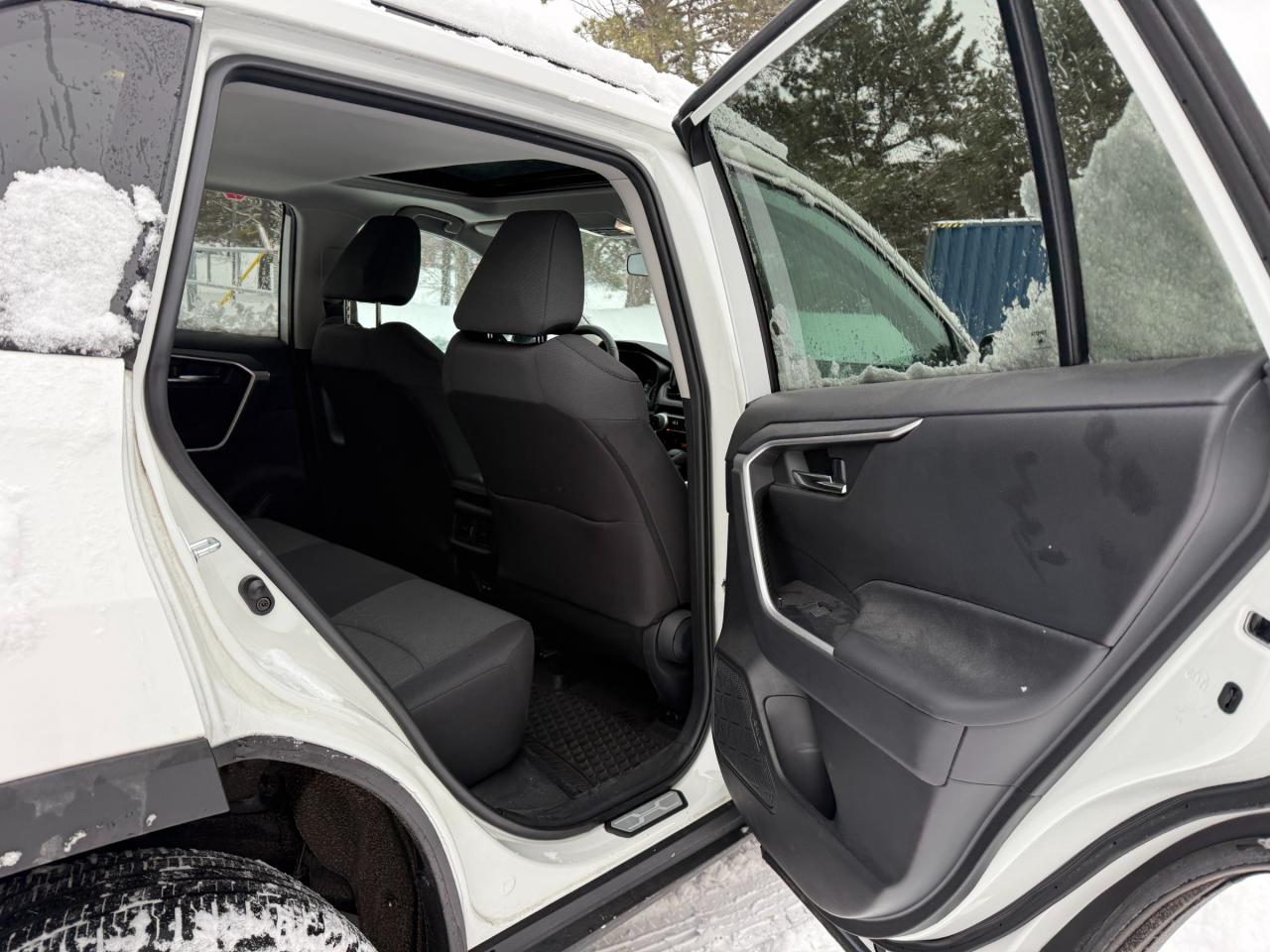 2022 Toyota RAV4 XLE 4dr All-wheel Drive Photo