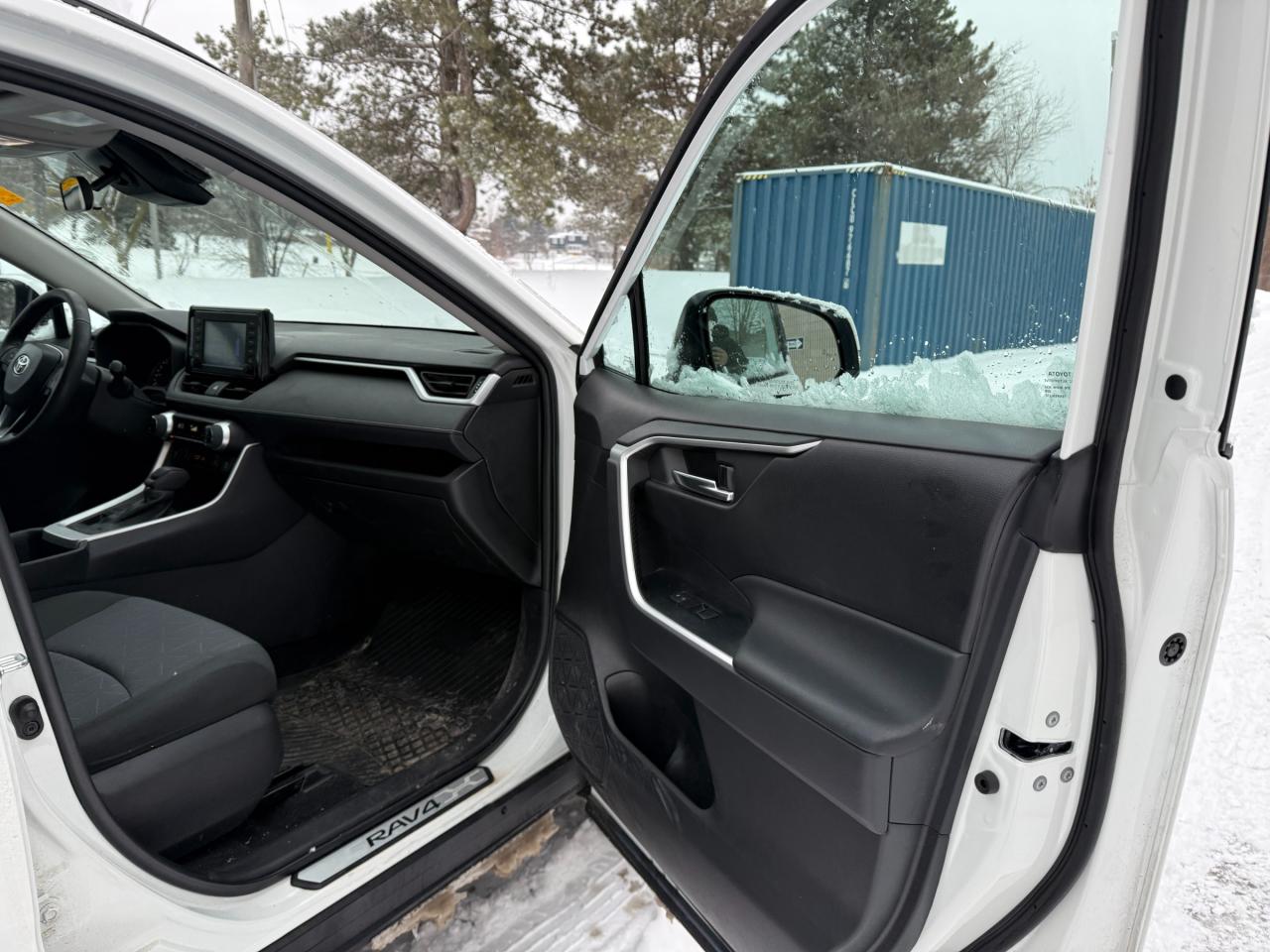 2022 Toyota RAV4 XLE 4dr All-wheel Drive Photo