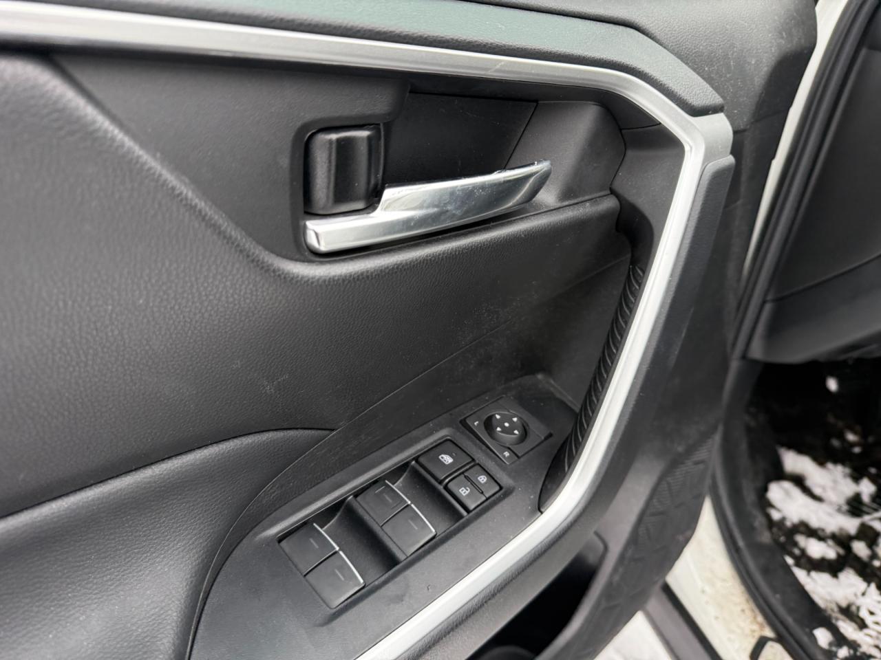 2022 Toyota RAV4 XLE 4dr All-wheel Drive Photo