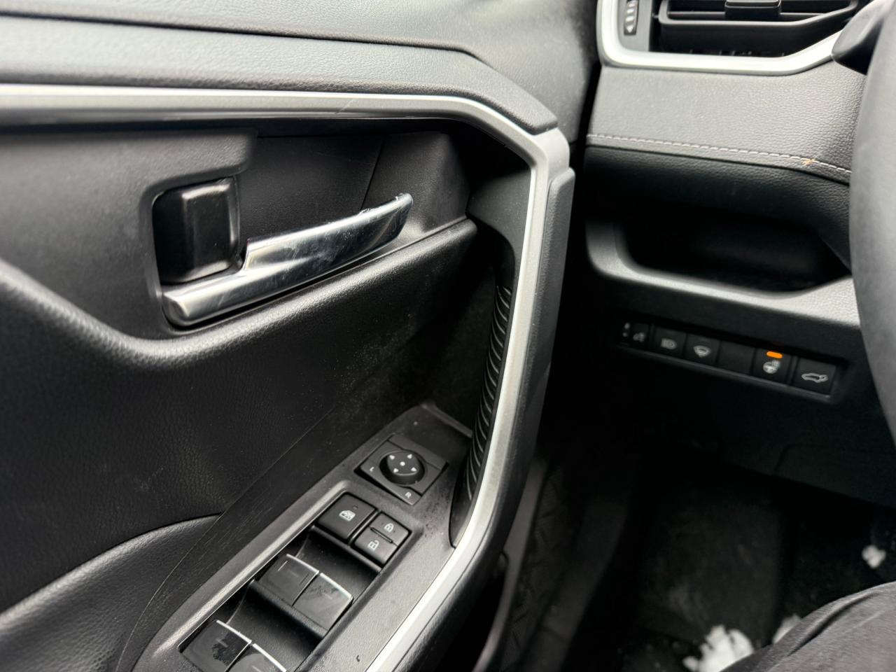 2022 Toyota RAV4 XLE 4dr All-wheel Drive Photo