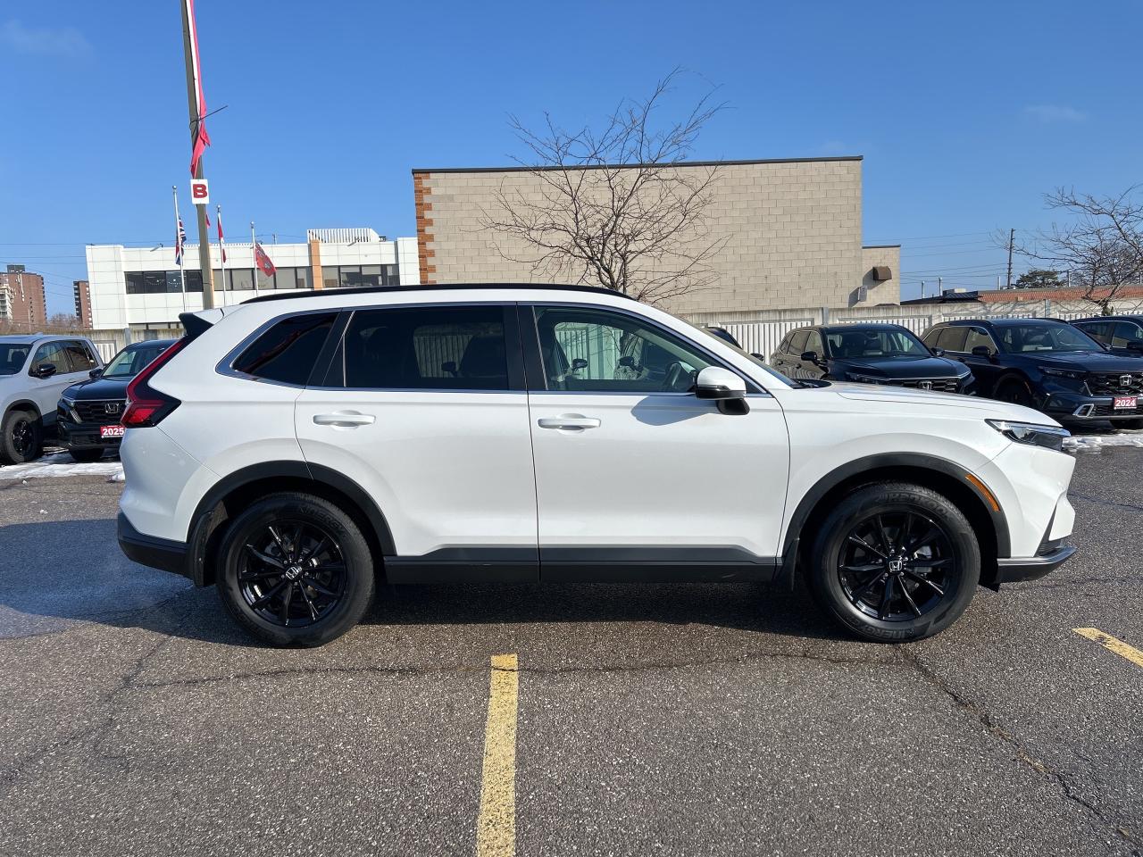 2025 Honda CR-V Sport CarPlay Rear Cam Sunroof Heated Seats Photo