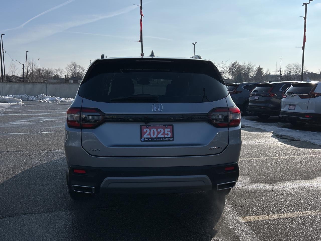 2025 Honda Pilot Touring Leather  Navigation  Sunroof  CarPlay Photo