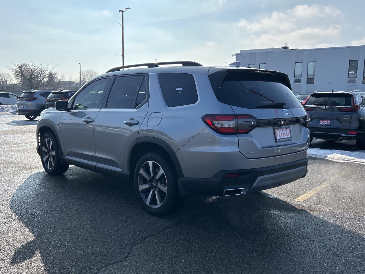 2025 Honda Pilot Touring Leather  Navigation  Sunroof  CarPlay Photo