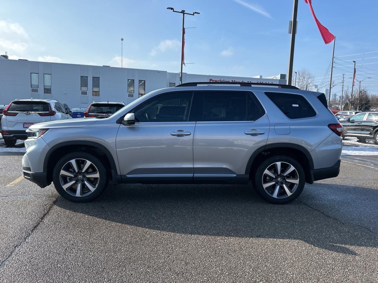 2025 Honda Pilot Touring Leather  Navigation  Sunroof  CarPlay Photo