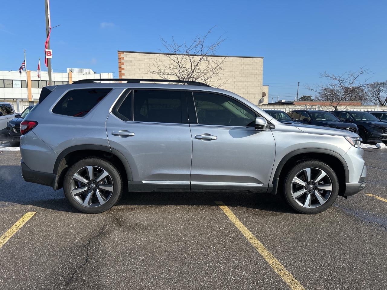 2025 Honda Pilot Touring Leather  Navigation  Sunroof  CarPlay Photo