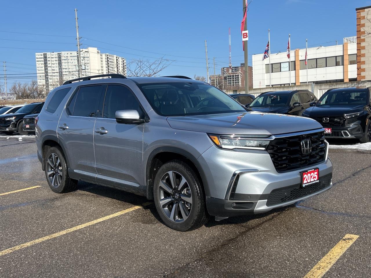 2025 Honda Pilot Touring Leather  Navigation  Sunroof  CarPlay Photo