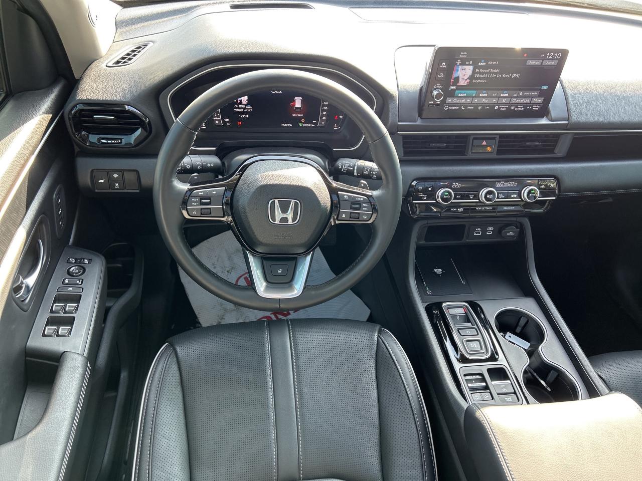 2025 Honda Pilot Touring Leather  Navigation  Sunroof  CarPlay Photo