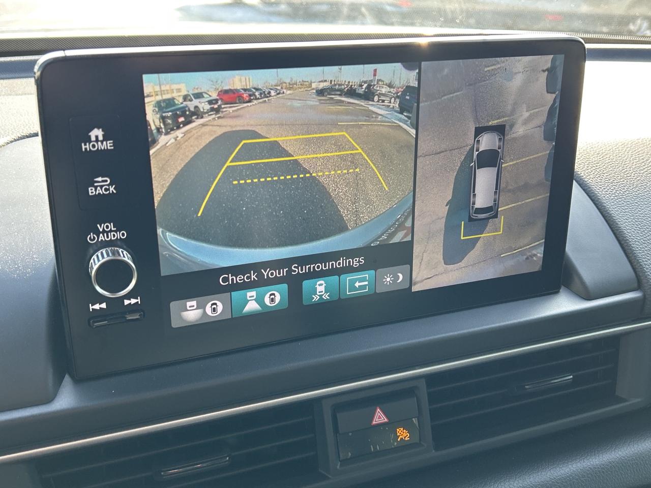 2025 Honda Pilot Touring Leather  Navigation  Sunroof  CarPlay Photo