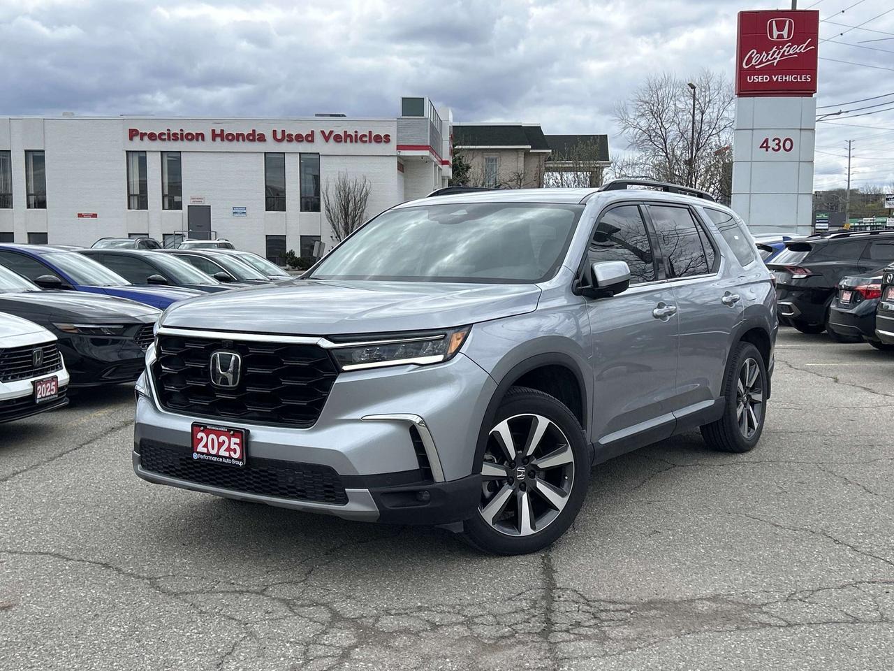 2025 Honda Pilot Touring Leather  Navigation  Sunroof  CarPlay Photo