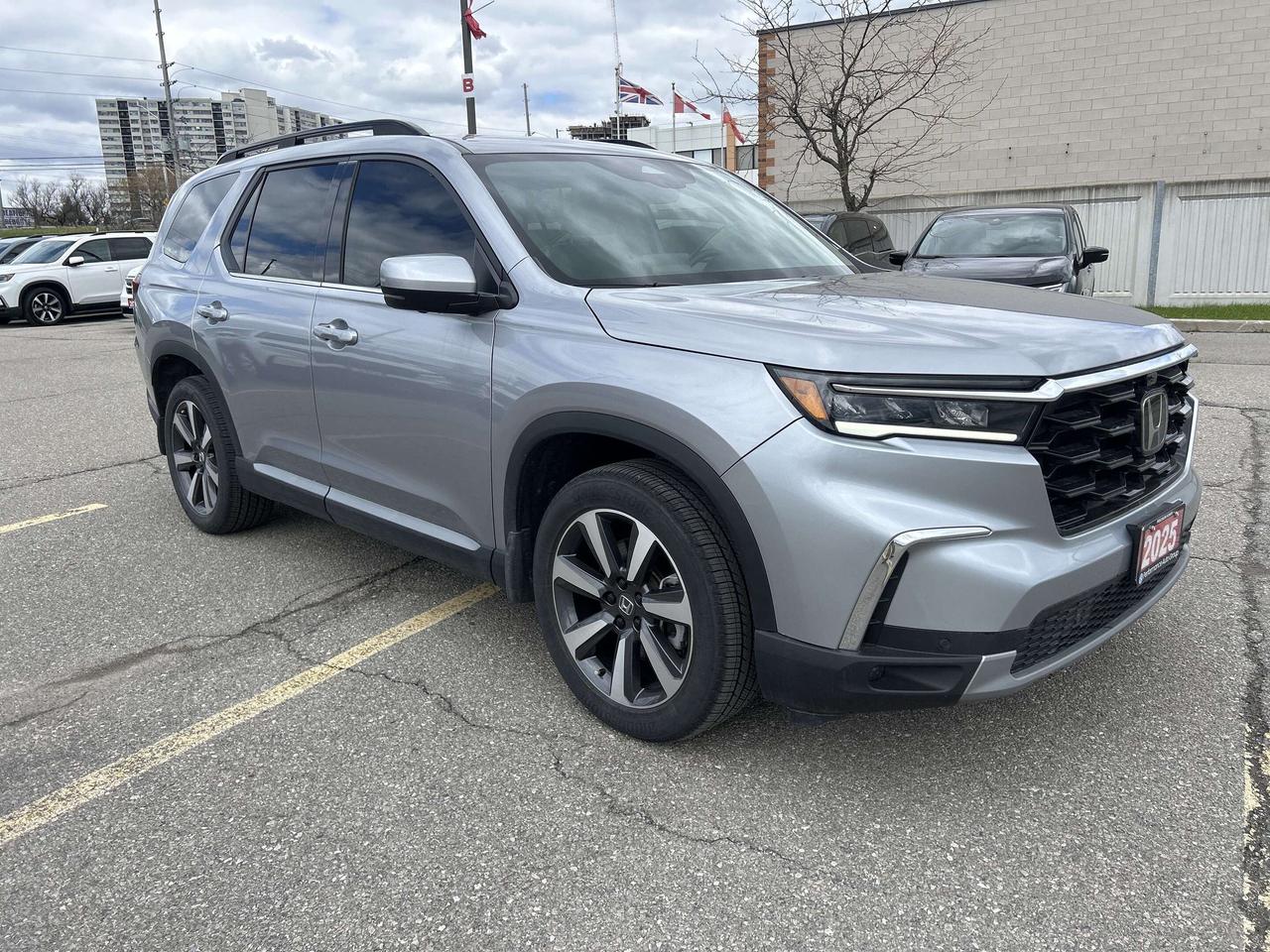 2025 Honda Pilot Touring Leather  Navigation  Sunroof  CarPlay Photo