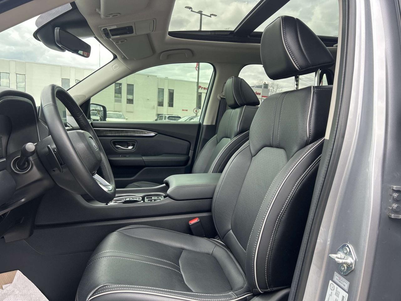 2025 Honda Pilot Touring Leather  Navigation  Sunroof  CarPlay Photo