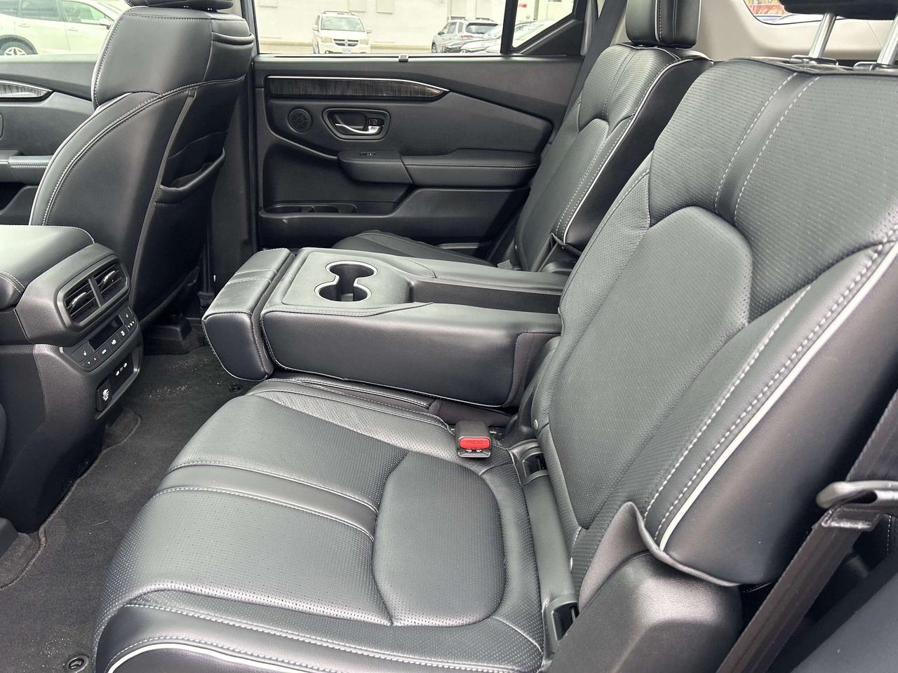 2025 Honda Pilot Touring Leather  Navigation  Sunroof  CarPlay Photo