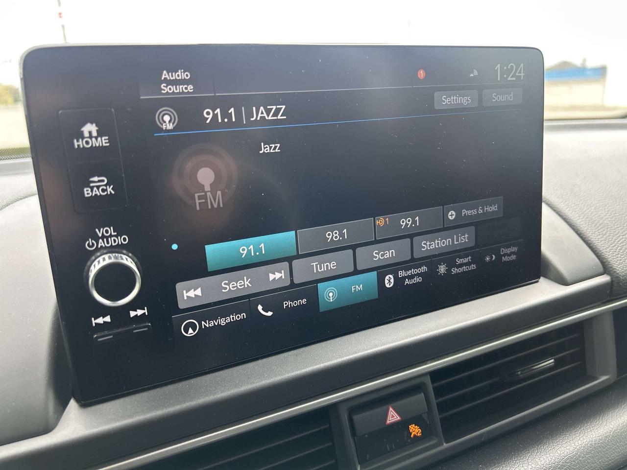 2025 Honda Pilot Touring Leather  Navigation  Sunroof  CarPlay Photo