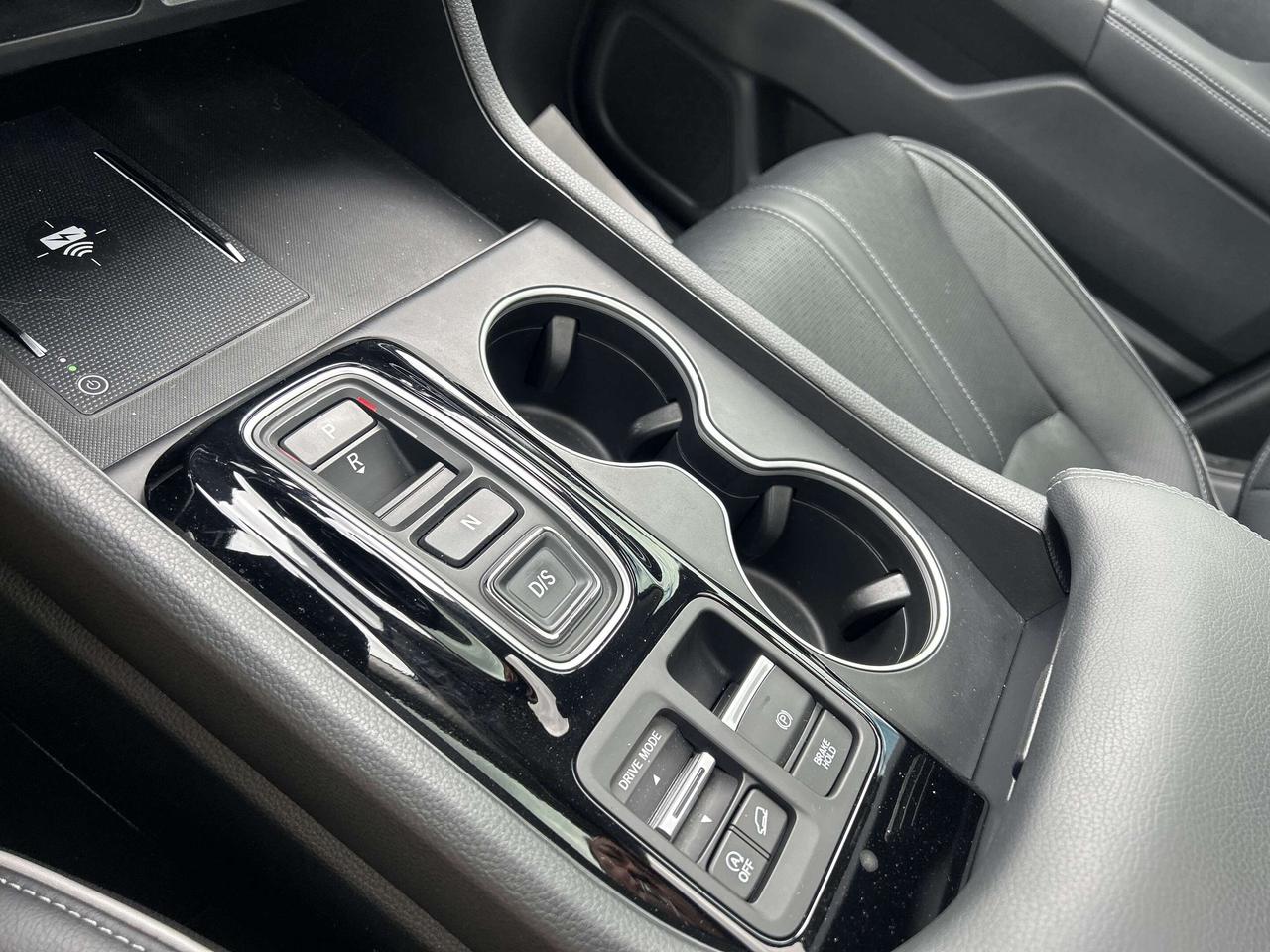 2025 Honda Pilot Touring Leather  Navigation  Sunroof  CarPlay Photo