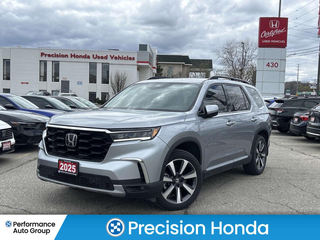 2025 Honda Pilot Touring Leather  Navigation  Sunroof  CarPlay Photo