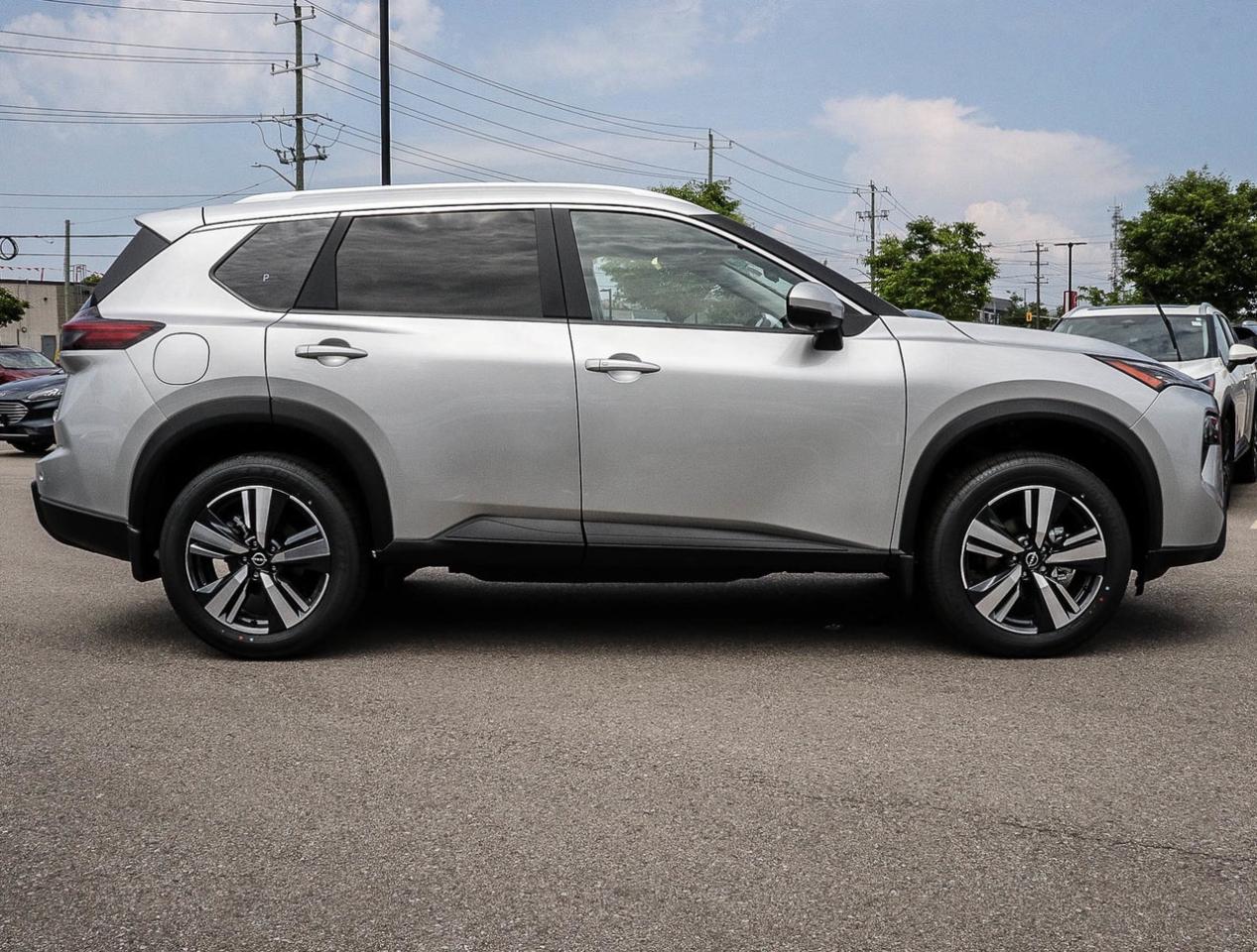 2025 Nissan Rogue SV Moonroof LEATHER/LOW RATES Photo4