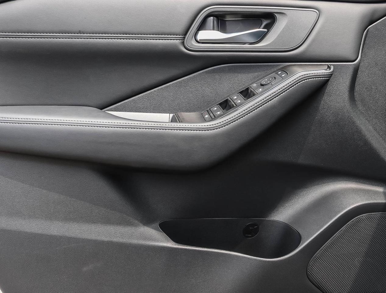 2025 Nissan Rogue SV Moonroof LEATHER/LOW RATES Photo