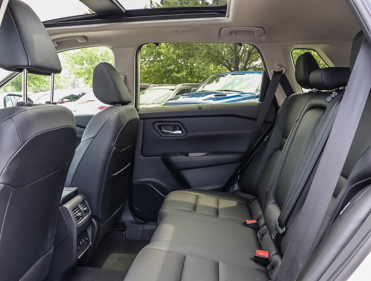 2025 Nissan Rogue SV Moonroof LEATHER/LOW RATES Photo